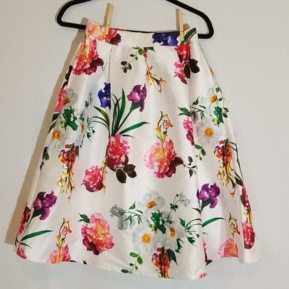 LARA Dresses & Skirts - NWT Lara full floral skirt, size small
